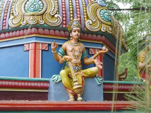 Шукра в храме Омкарананда, Индия
