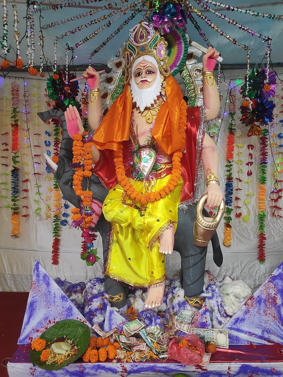 Вишвакарма, восславляемый в день пуджи.